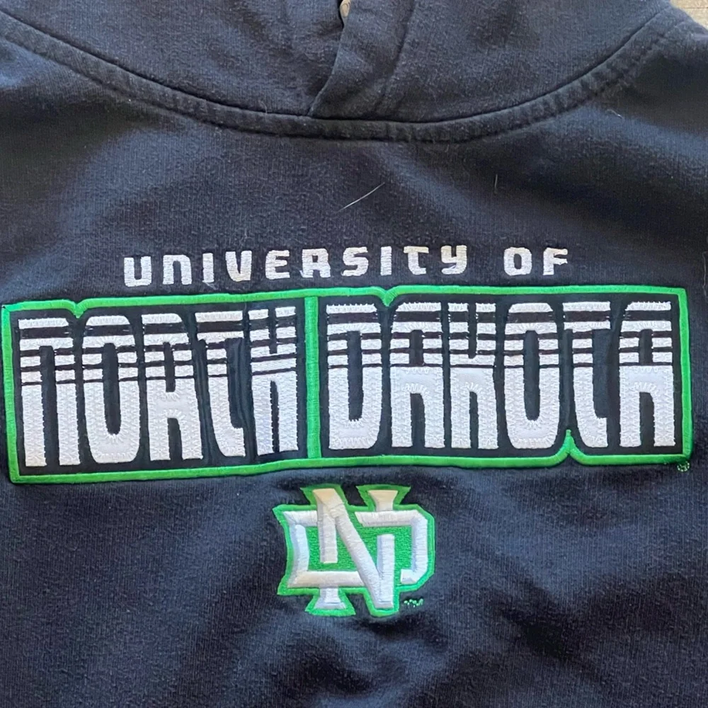 University of North Dakota UND Hoodie Youth Medium (10–12) Black & Green